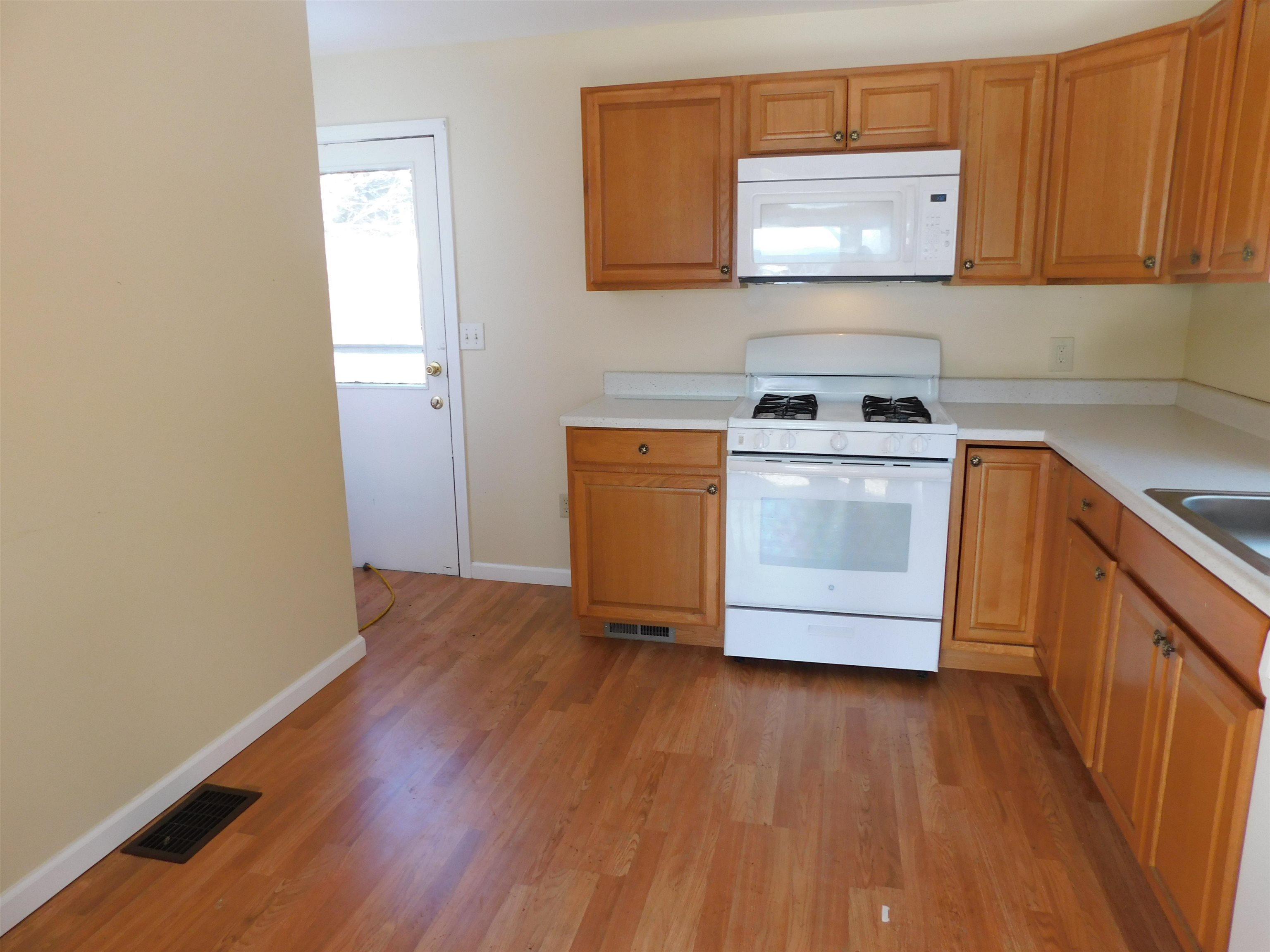 8 Cardinal Drive Springfield, VT 05156 - Photo 4 of 11