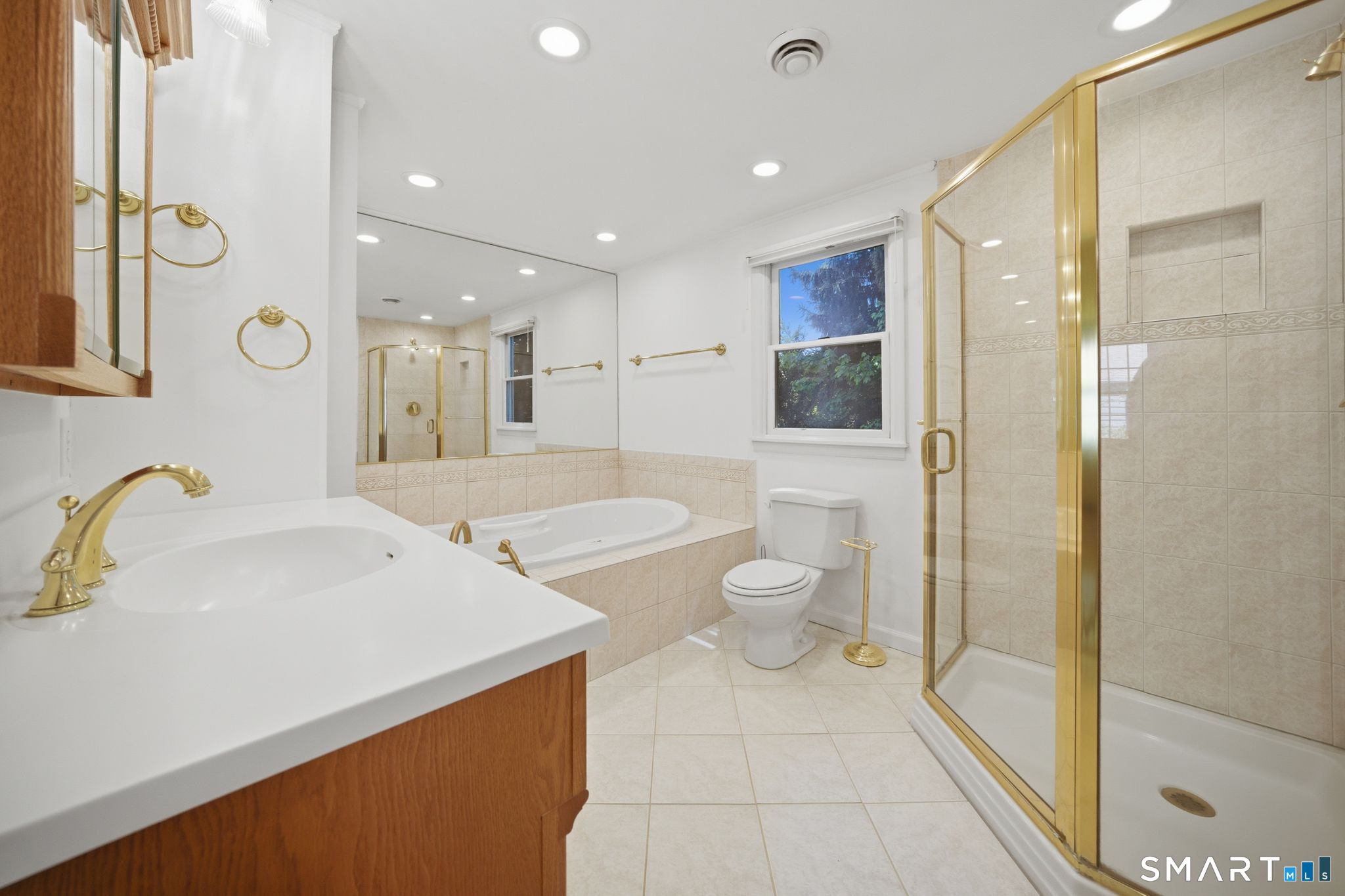 3 Knickerbocker Avenue Norwalk, CT 06855 - Photo 21 of 27 Generous bathroom with shower and spa-like tub