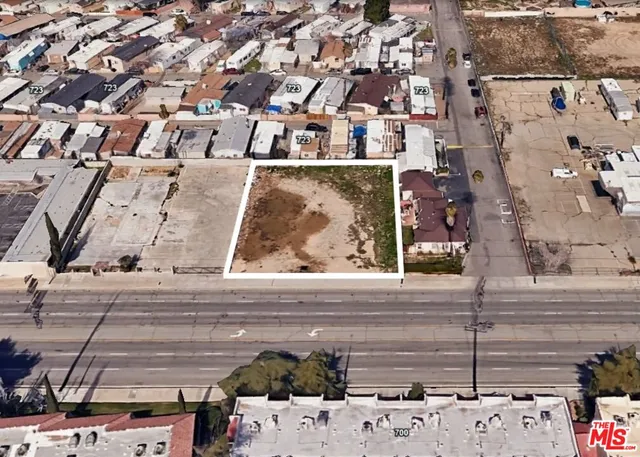 a picture of a bathroom with a window