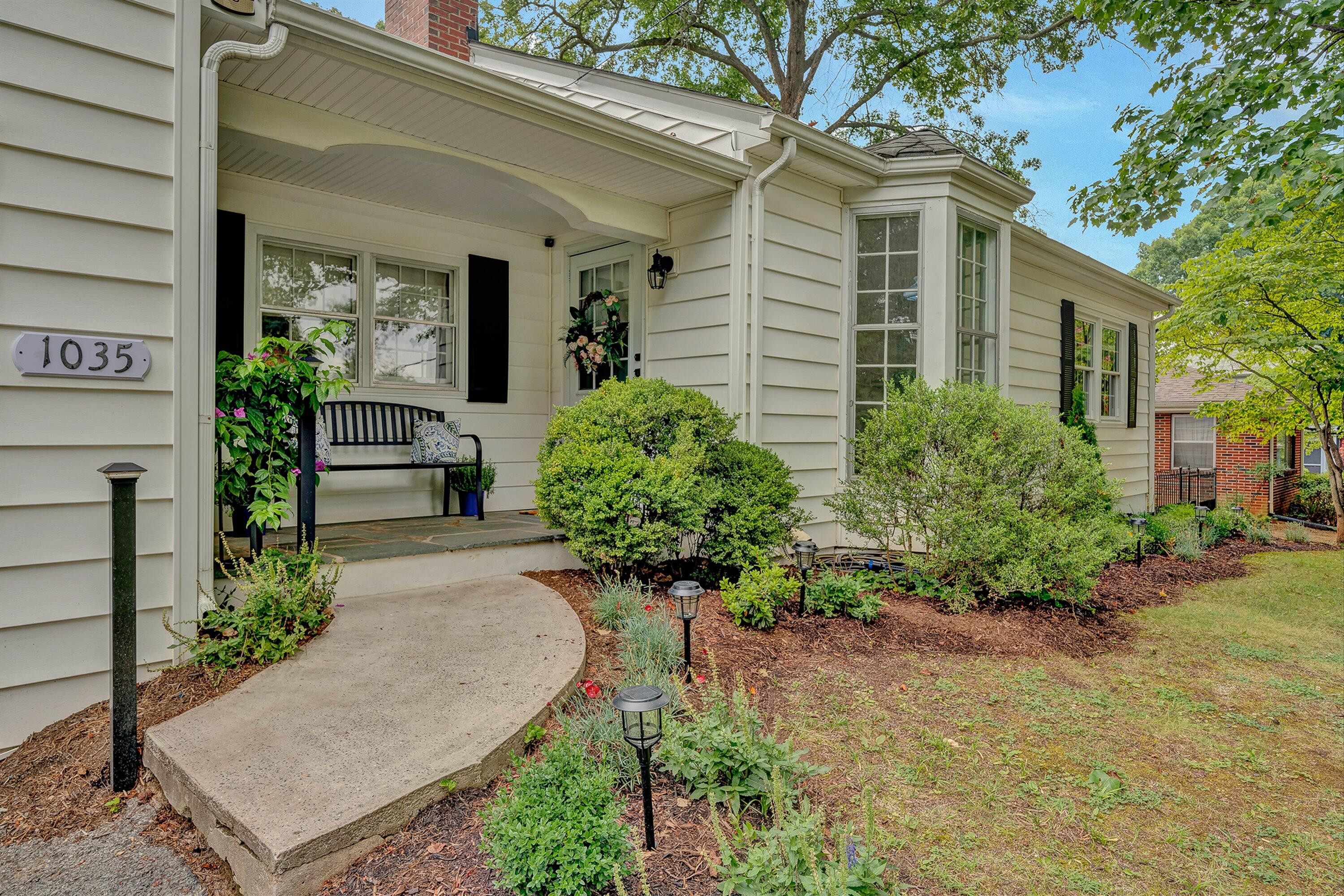 1035 Clearfield Road Southwest Roanoke, VA 24015 - Photo 3 of 43 Front porch