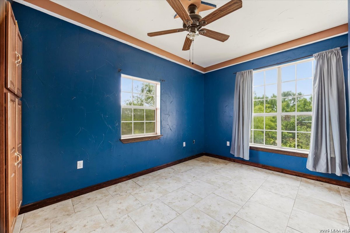 19590 Leal Road San Antonio, TX 78221 - Photo 23 of 42