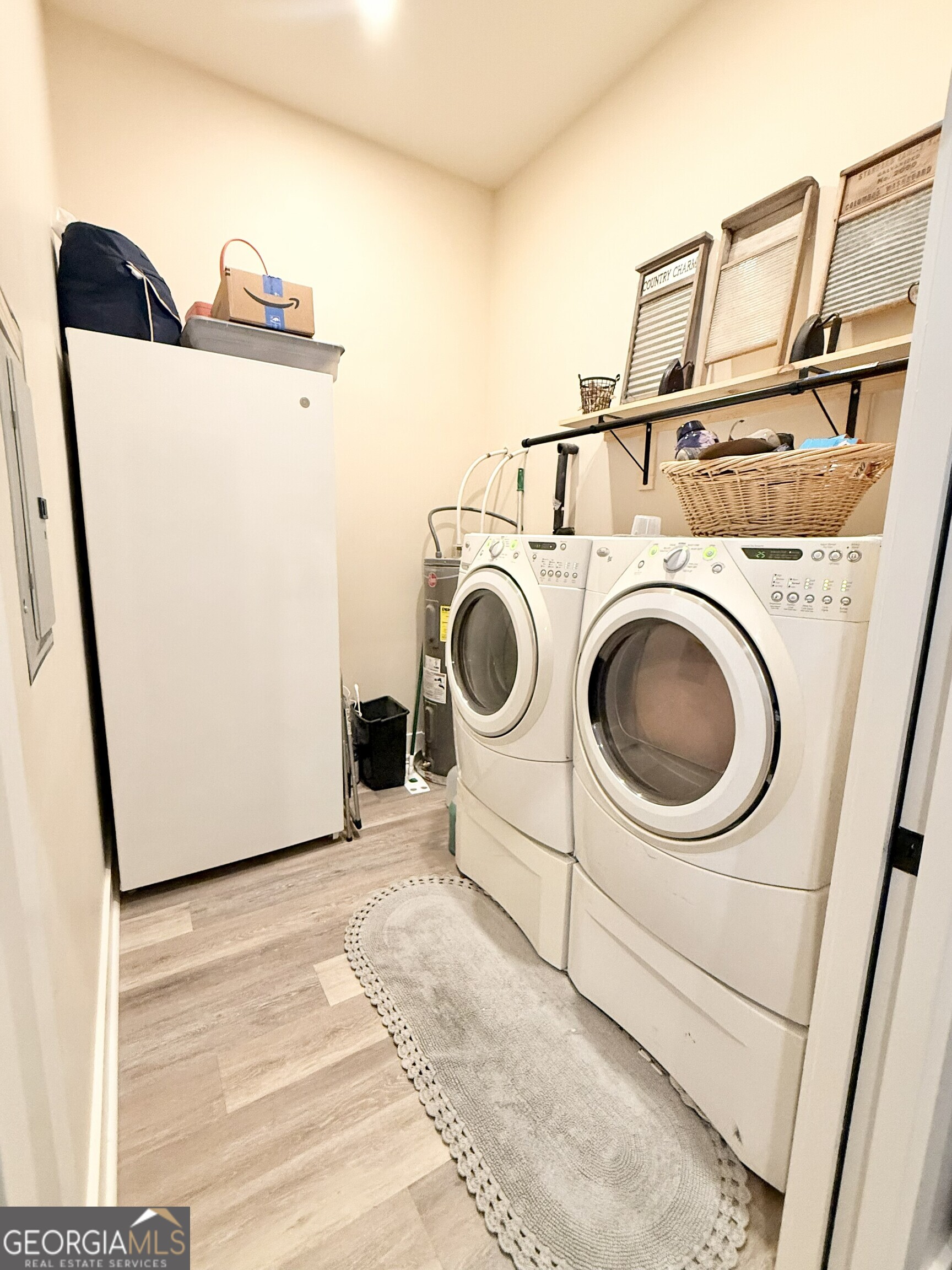 919 West Milner Road Concord, GA 30206 - Photo 33 of 40 a utility room with dryer and washer
