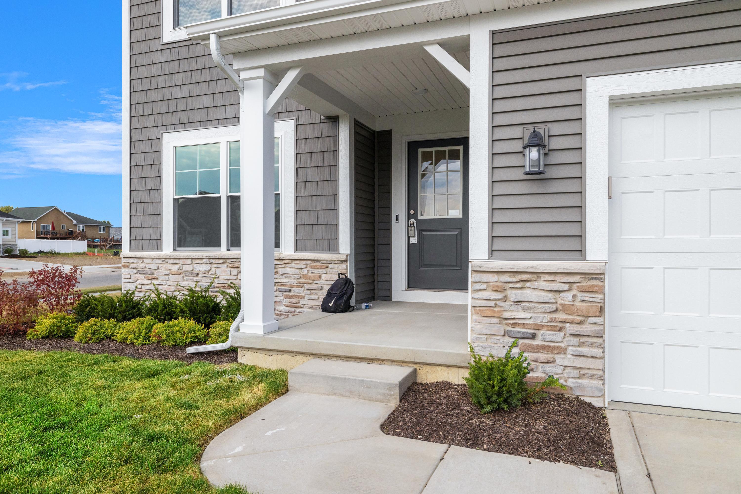 6852 Tucson Road Schererville, IN 46375 - Photo 3 of 28 a front view of a house with garden