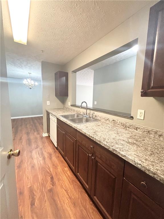 3101 Par 3 Way Lithonia, GA 30038 - Photo 12 of 32 a large bathroom with a sink and a mirror