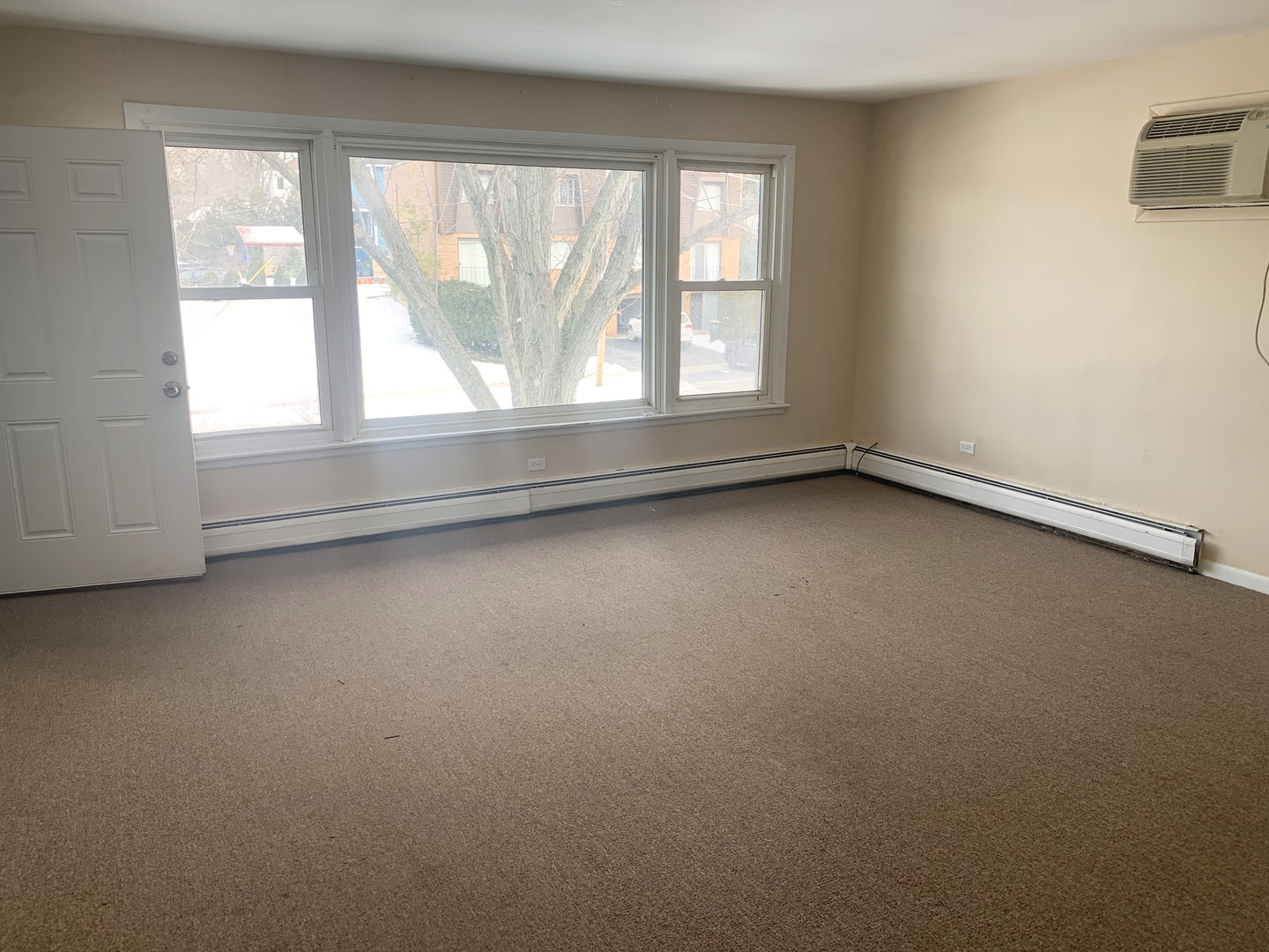 416 South Summit Street, Unit 2 Barrington, IL 60010 - Photo 13 of 13 an empty room with a window