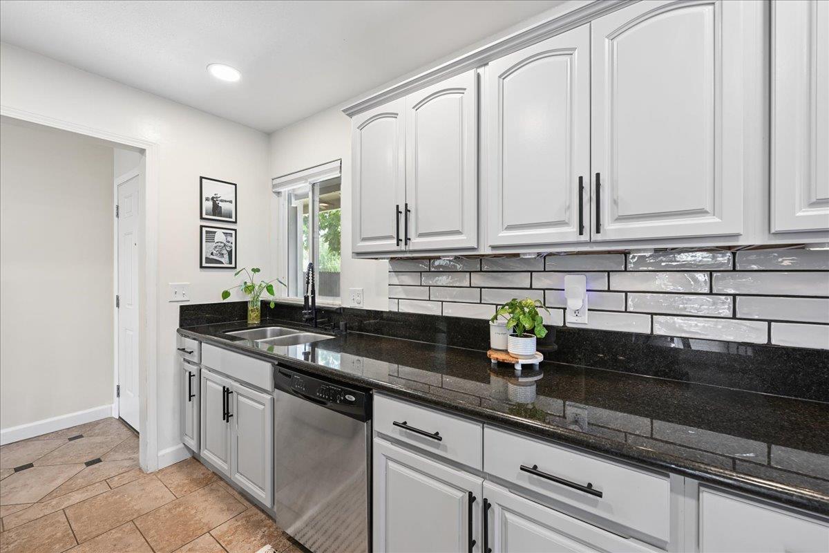 7724 Spring Valley Avenue Citrus Heights, CA 95610 - Photo 13 of 37