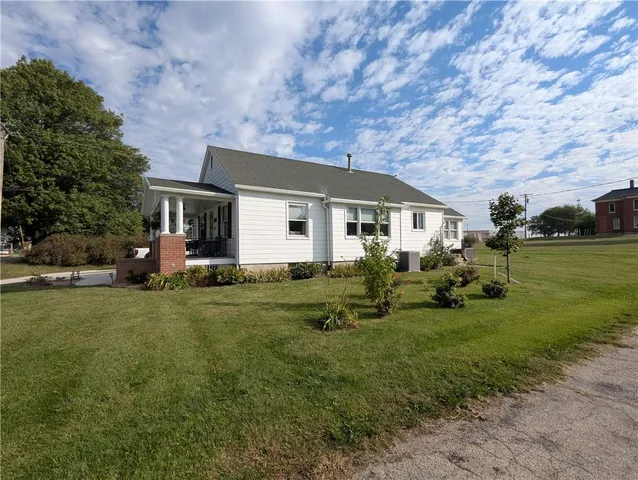 $170,000 | 407 South 1st Street, Hiawatha, KS 66434