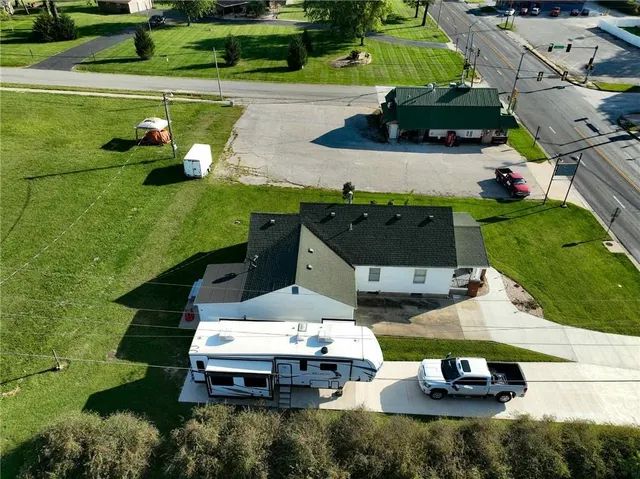 $170,000 | 407 South 1st Street, Hiawatha, KS 66434