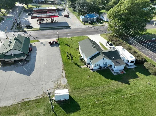 $170,000 | 407 South 1st Street, Hiawatha, KS 66434