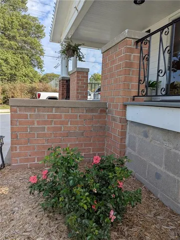 $170,000 | 407 South 1st Street, Hiawatha, KS 66434