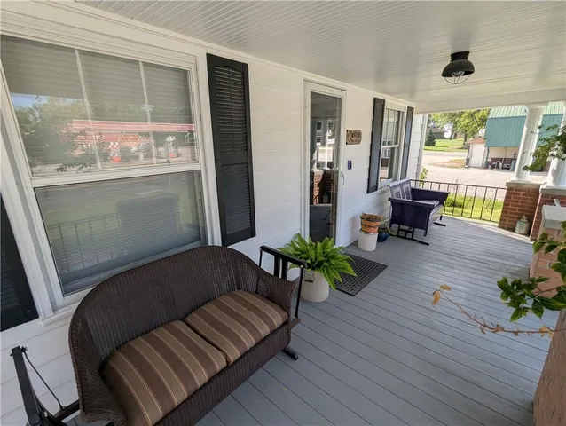 $170,000 | 407 South 1st Street, Hiawatha, KS 66434