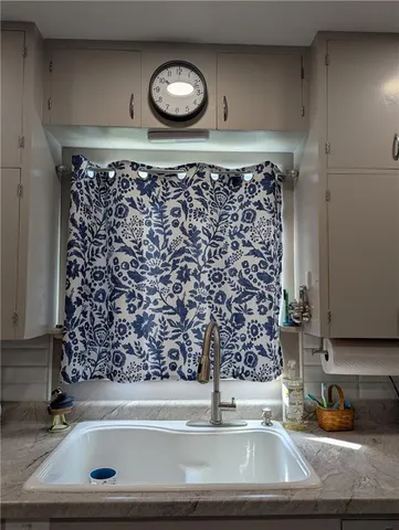 $170,000 | 407 South 1st Street, Hiawatha, KS 66434