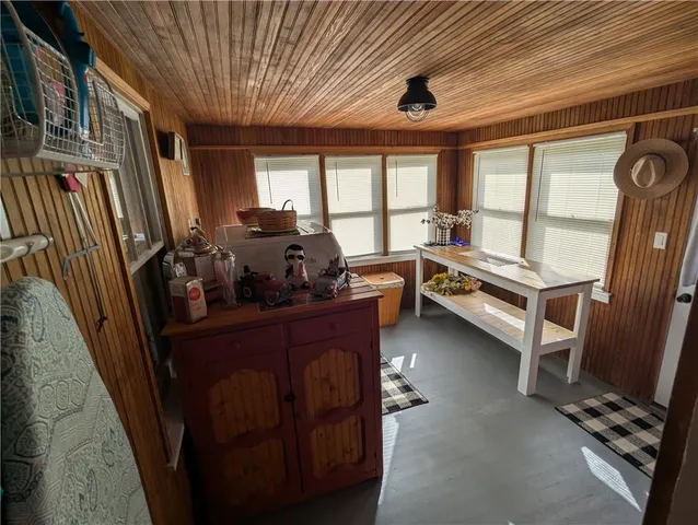 $170,000 | 407 South 1st Street, Hiawatha, KS 66434