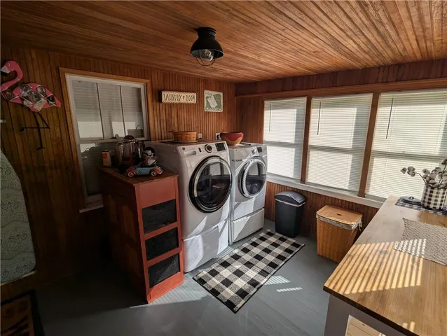 $170,000 | 407 South 1st Street, Hiawatha, KS 66434