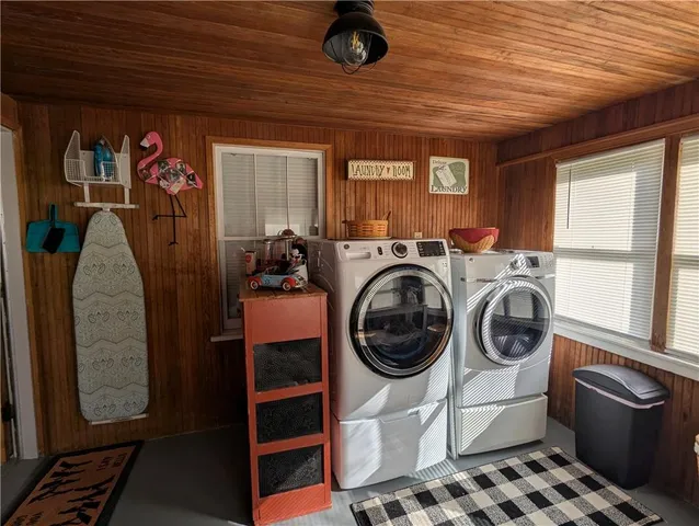 $170,000 | 407 South 1st Street, Hiawatha, KS 66434