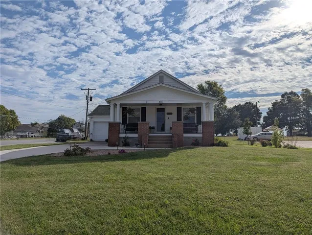 $170,000 | 407 South 1st Street, Hiawatha, KS 66434