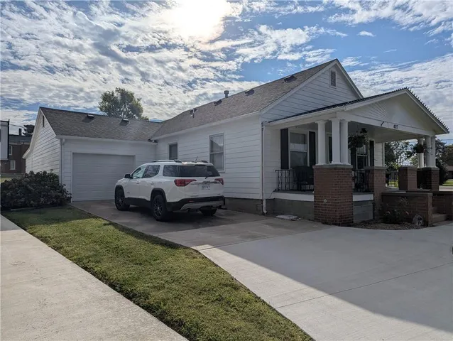 $170,000 | 407 South 1st Street, Hiawatha, KS 66434