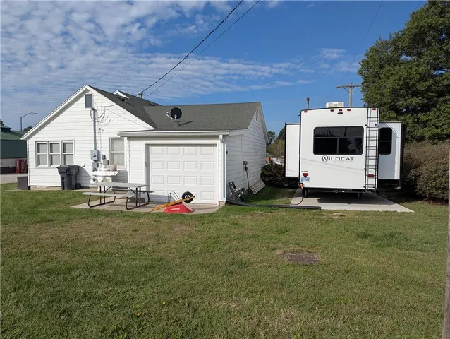 $170,000 | 407 South 1st Street, Hiawatha, KS 66434