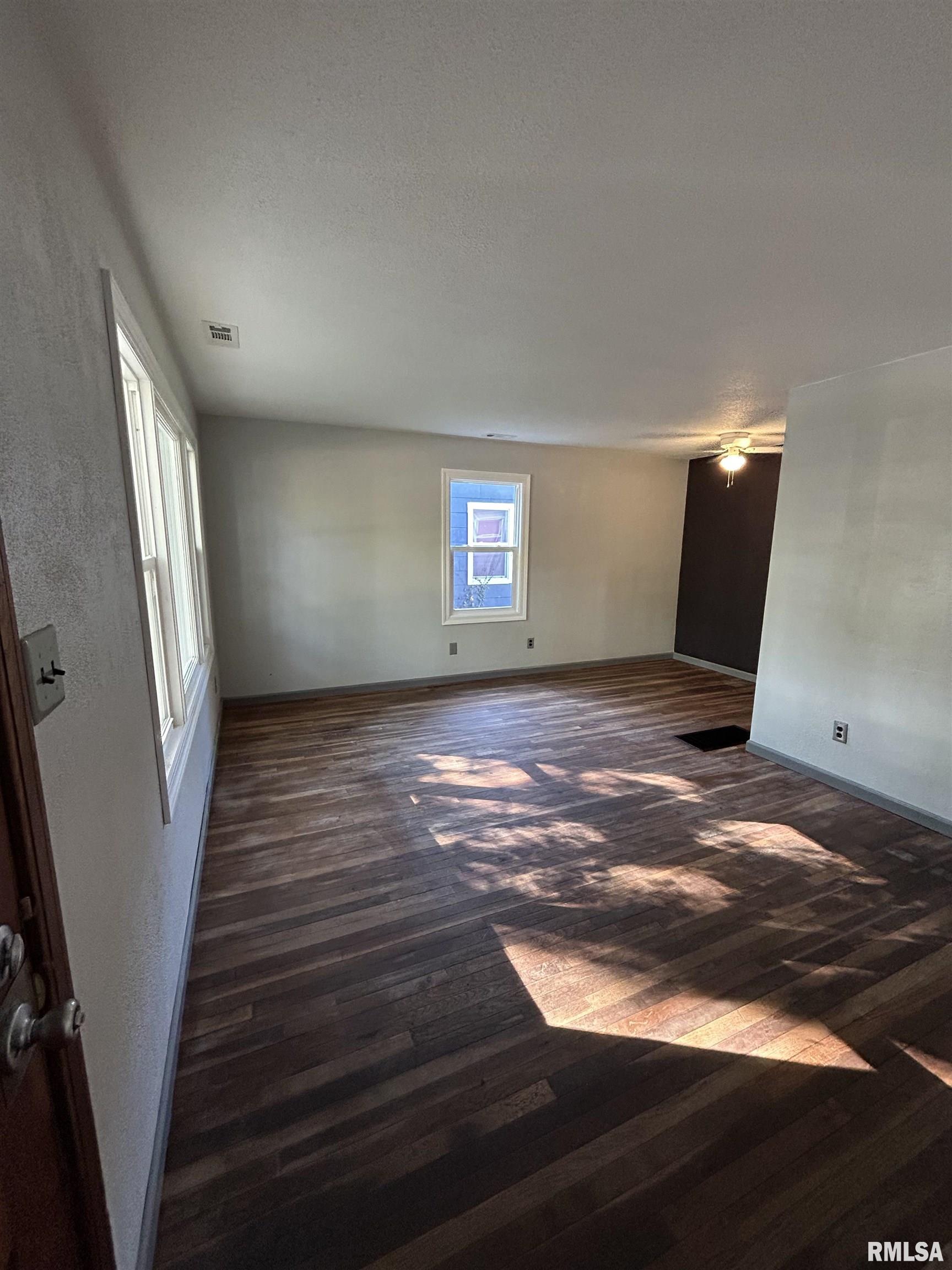 5 Manor Court Springfield, IL 62703 - Photo 2 of 19