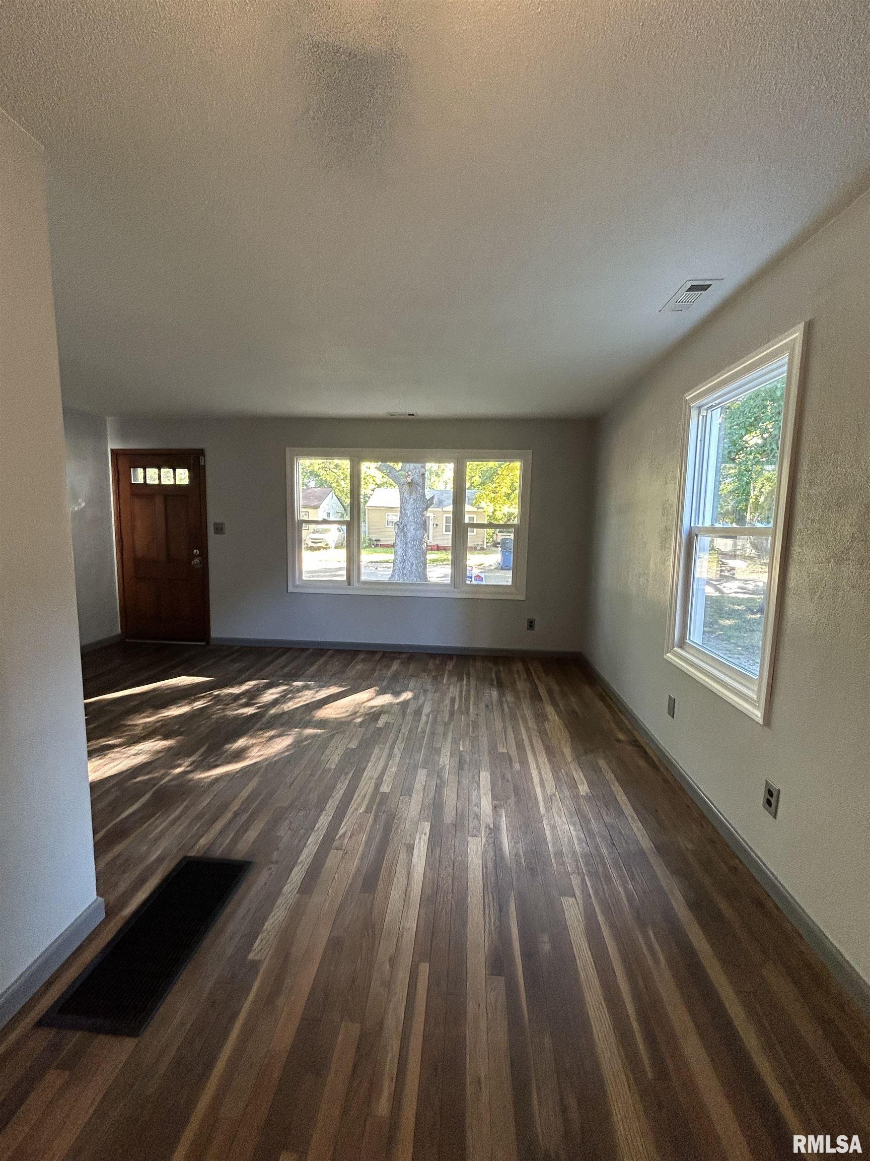 5 Manor Court Springfield, IL 62703 - Photo 4 of 19