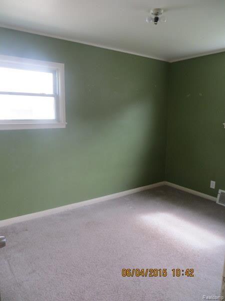 25286 Hayes Road Roseville, MI 48066 - Photo 8 of 15 bedroom 2.jpg
