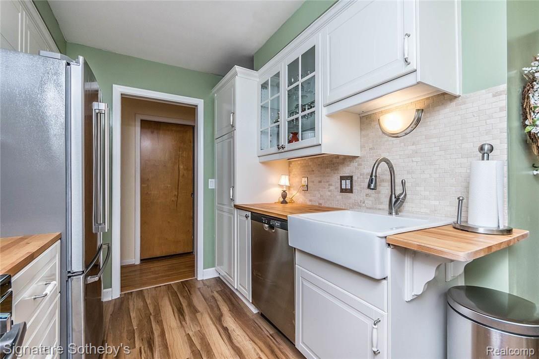 3927 Highfield Road Royal Oak, MI 48073 - Photo 6 of 14 Kitchen.jpg