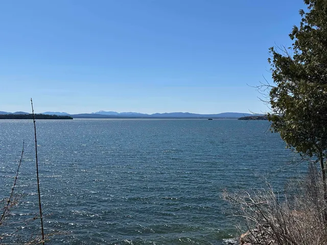 $349,900 | 41 Lake Drive, South Hero, VT 05486