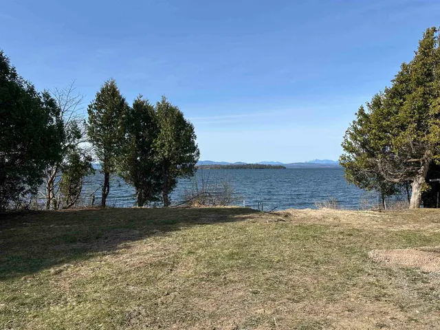 $349,900 | 41 Lake Drive, South Hero, VT 05486