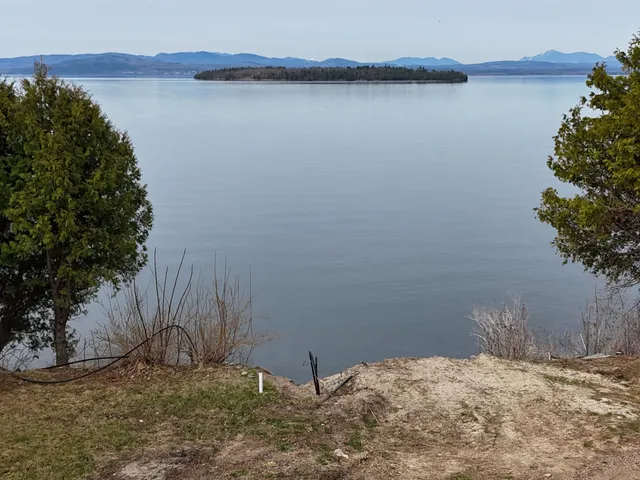 $349,900 | 41 Lake Drive, South Hero, VT 05486