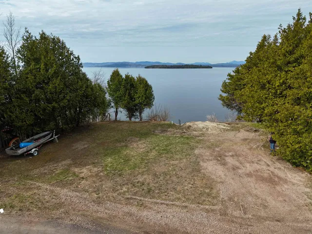 $349,900 | 41 Lake Drive, South Hero, VT 05486