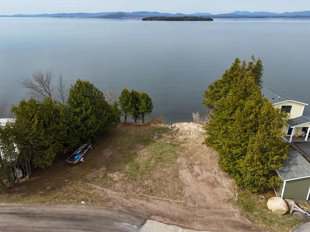 $349,900 | 41 Lake Drive, South Hero, VT 05486