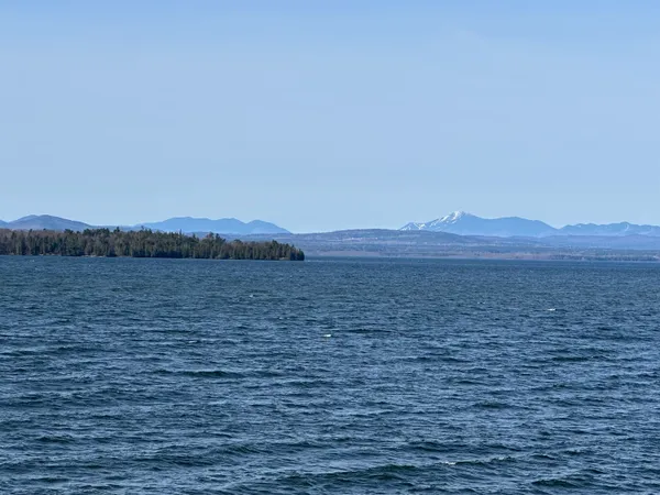 $349,900 | 41 Lake Drive, South Hero, VT 05486