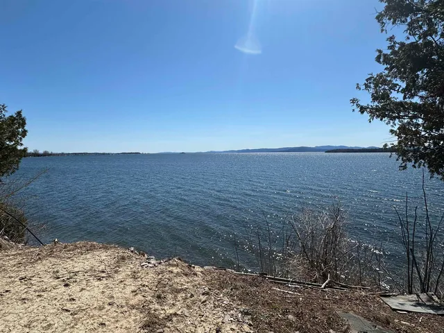 $349,900 | 41 Lake Drive, South Hero, VT 05486