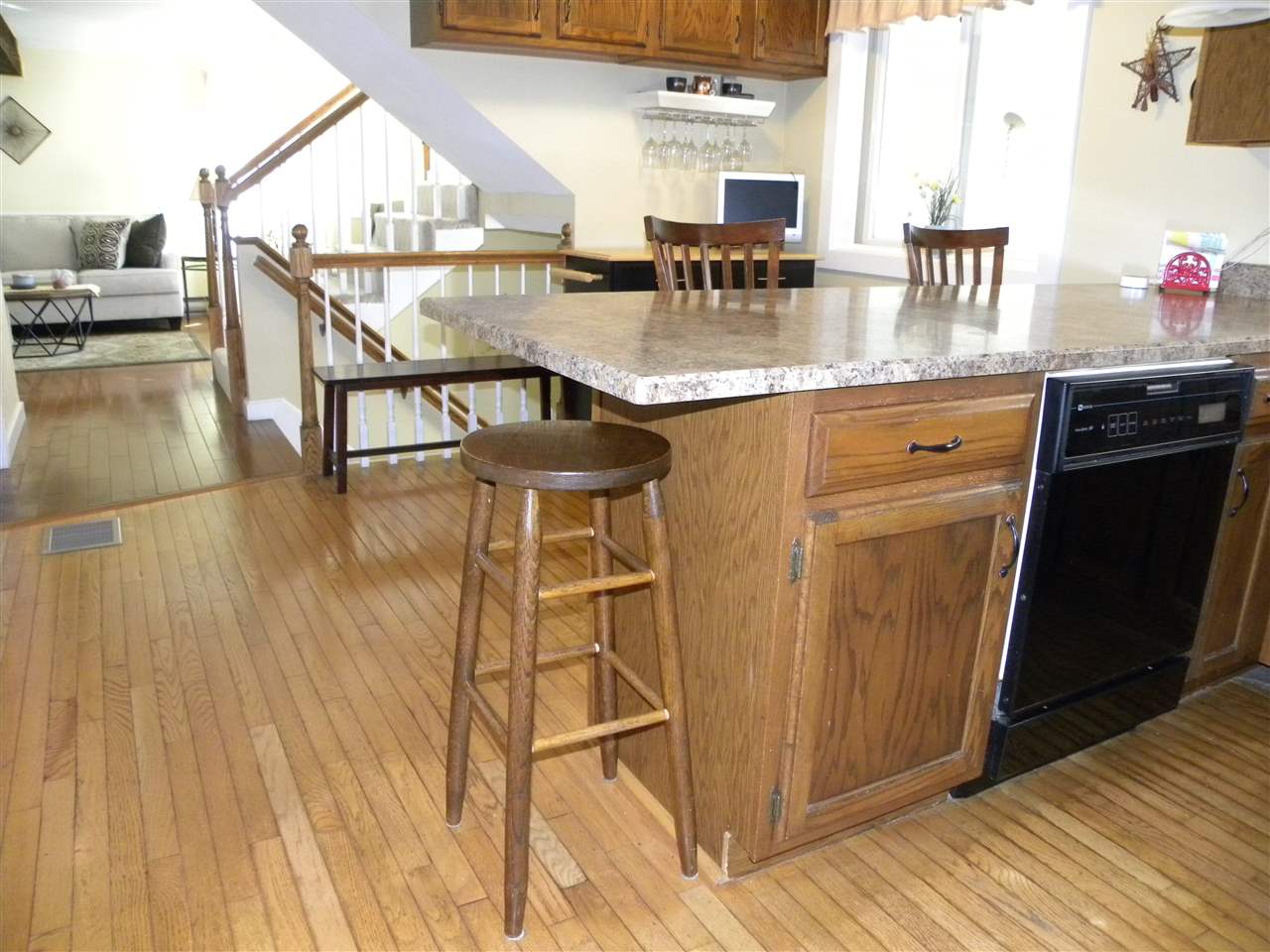 8 Old Coach Road Londonderry, NH 03053 - Photo 3 of 17