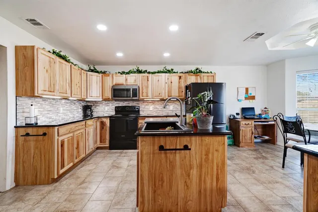 $419,900 | 214 1501st Spur, Pattonville, TX 75468