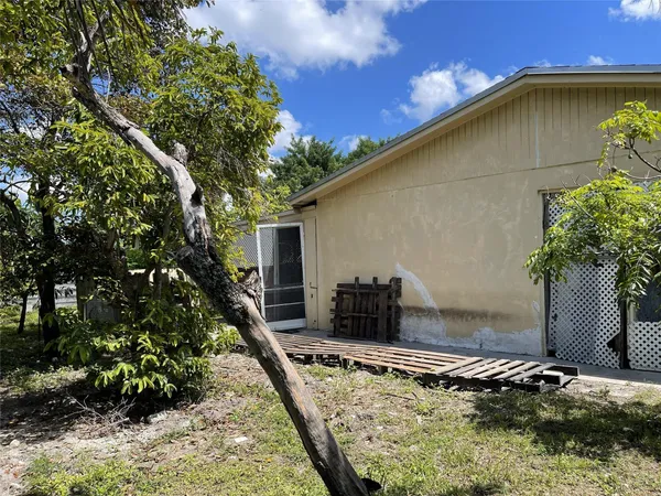 $385,000 | 671 Northwest 38th Street, Deerfield Beach, FL 33064