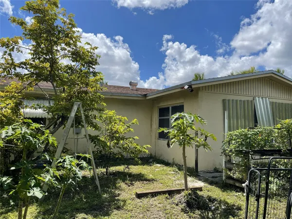 $385,000 | 671 Northwest 38th Street, Deerfield Beach, FL 33064