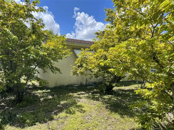 $385,000 | 671 Northwest 38th Street, Deerfield Beach, FL 33064