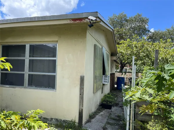 $385,000 | 671 Northwest 38th Street, Deerfield Beach, FL 33064
