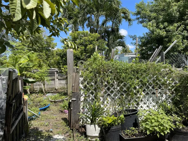 $385,000 | 671 Northwest 38th Street, Deerfield Beach, FL 33064