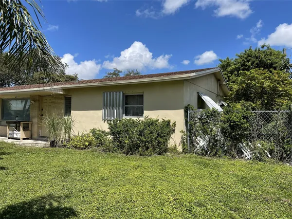 $385,000 | 671 Northwest 38th Street, Deerfield Beach, FL 33064