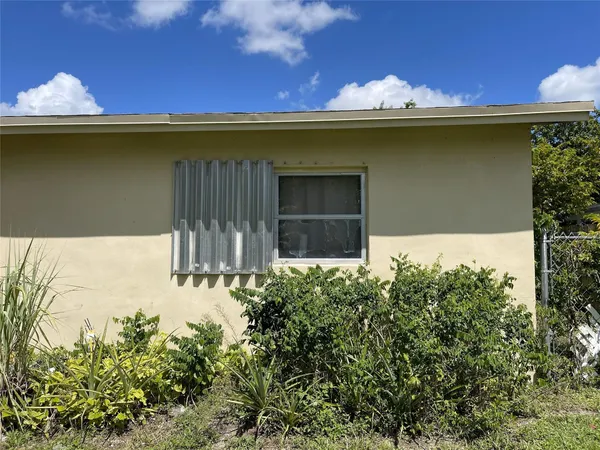 $385,000 | 671 Northwest 38th Street, Deerfield Beach, FL 33064