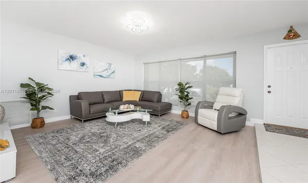 $5,000 | 810 South Rainbow Drive, Hollywood, FL 33021