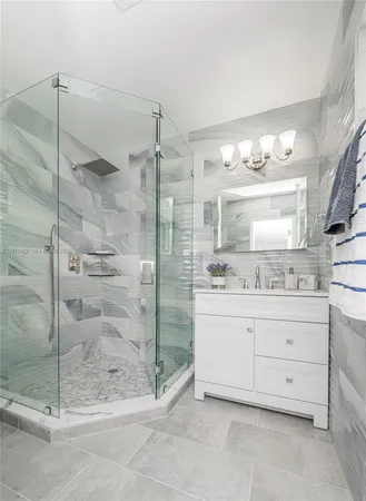 $5,000 | 810 South Rainbow Drive, Hollywood, FL 33021