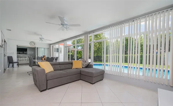 $5,000 | 810 South Rainbow Drive, Hollywood, FL 33021