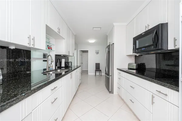$5,000 | 810 South Rainbow Drive, Hollywood, FL 33021