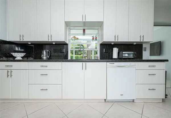 $5,000 | 810 South Rainbow Drive, Hollywood, FL 33021