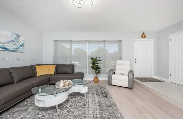$5,000 | 810 South Rainbow Drive, Hollywood, FL 33021