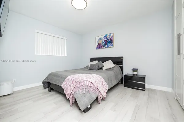 $5,000 | 810 South Rainbow Drive, Hollywood, FL 33021