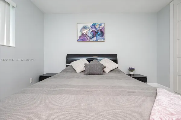 $5,000 | 810 South Rainbow Drive, Hollywood, FL 33021